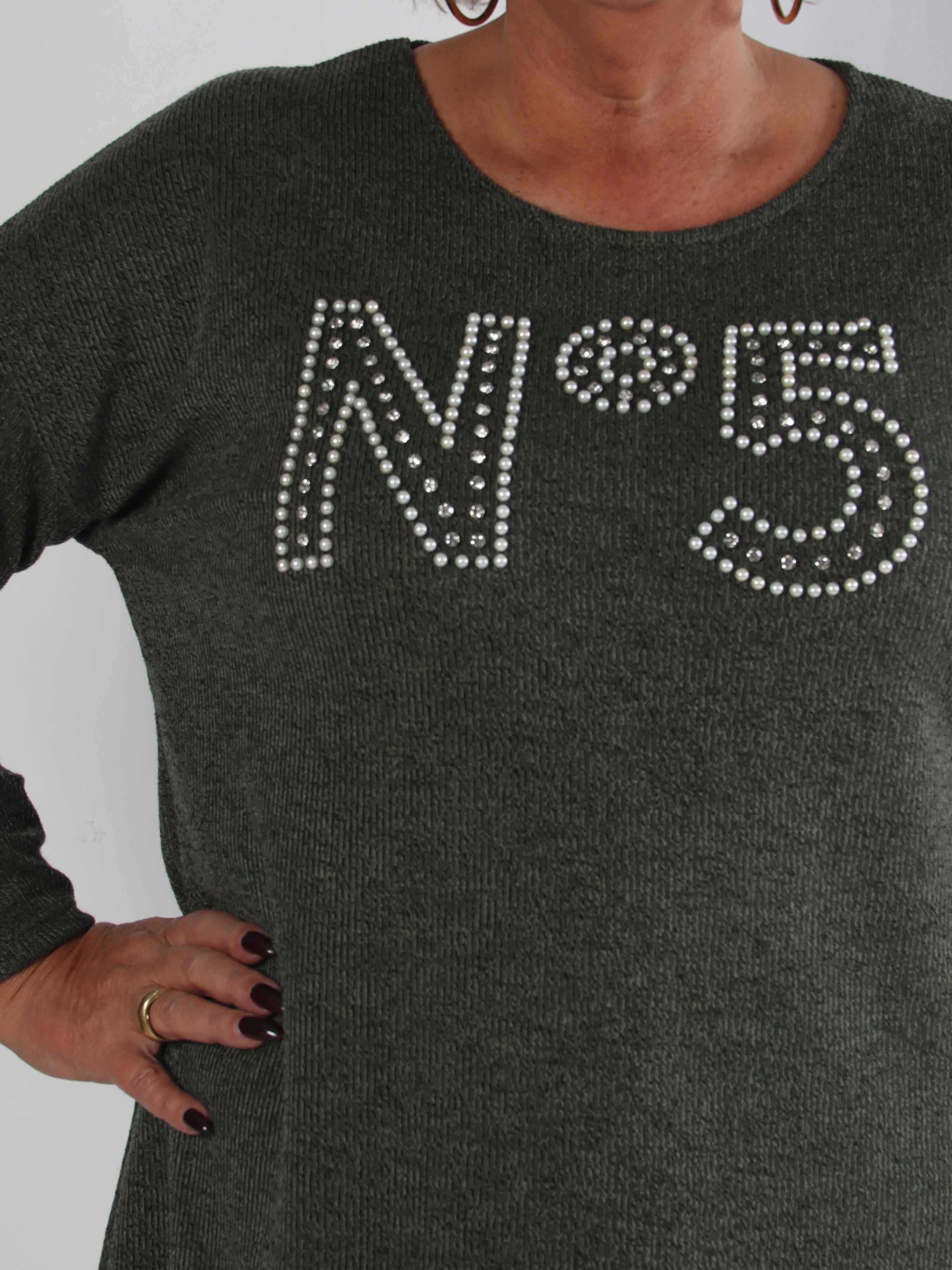 Jana - Let plus size strikkjole med similisten og perler på brystet